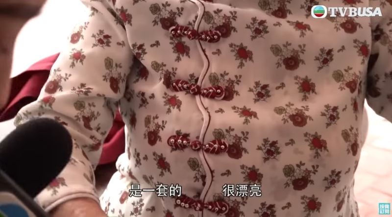 一身自家造的花布衫，造工細(xì)致，叫人佩服。 （圖：東張西望）
