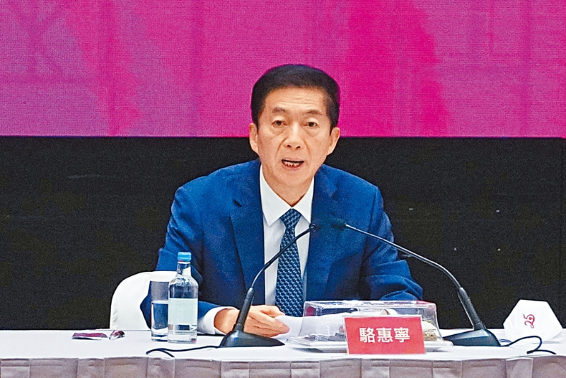 駱惠寧指，中央堅持「一國兩制」方針是長遠大計。