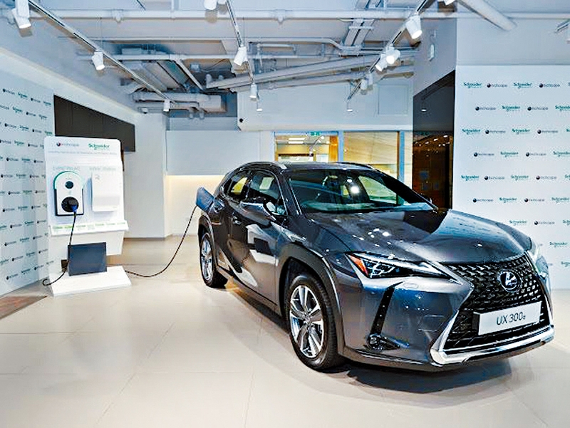 皇冠汽車十分支持推動電動車普及化