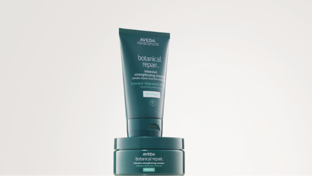 Aveda三重修復(fù)草本系列滋潤發(fā)膜備有輕盈及滋潤型（$480及$630），即時(shí)修復(fù)強(qiáng)化發(fā)絲，提供深層護(hù)理。