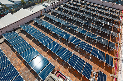 九巴自行研發(fā)三代配備太陽(yáng)能發(fā)電裝置雙層巴士，并于巴士車(chē)廠、巴士站及巴士車(chē)頂設(shè)置太陽(yáng)能板等。