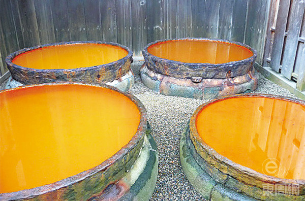 &ldquo;四口之神竃&rdquo;其實(shí)是四個(gè)巨型的鐵制竃，自江戶時(shí)代開始就被認(rèn)為是日本三奇之一。