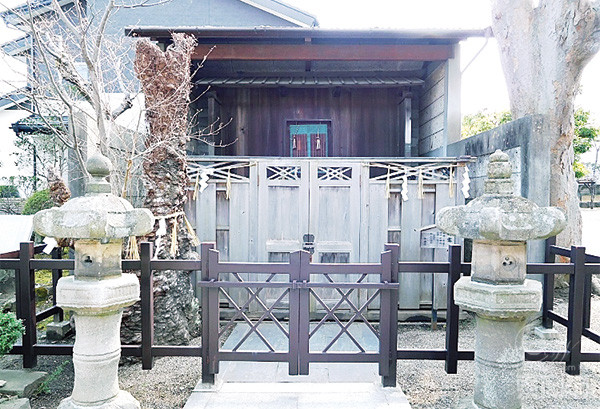 平常日子，&ldquo;四口之神竃&rdquo;都放在神社內(nèi)一間木屋內(nèi)，并不對(duì)外開放。