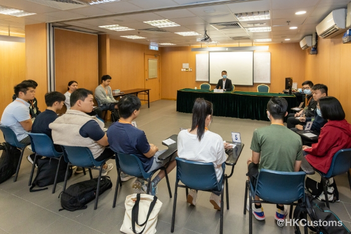 海關(guān)開展新一輪海關(guān)督察的招募工作，招募期由今日5月16日至6月5日