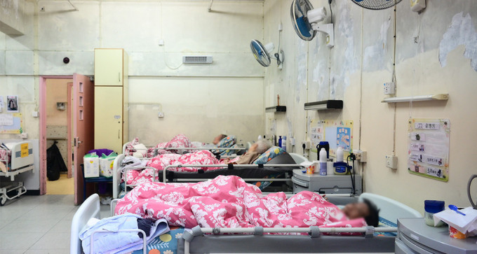 社會福利署今明兩日(18及19日)為院舍業(yè)界舉行共兩場視像簡介會 社會福利署今明兩日(18及19日)為院舍業(yè)界舉行共兩場視像簡介會