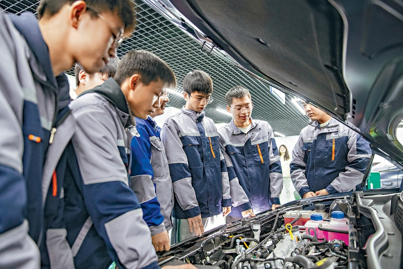 內(nèi)地培訓汽車維修員 內(nèi)地培訓汽車維修員