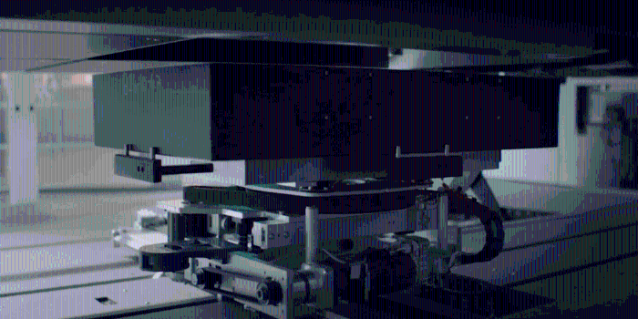 廠商表示第2代換電站所用的機械人數(shù)量加倍，令換電速度提升1倍