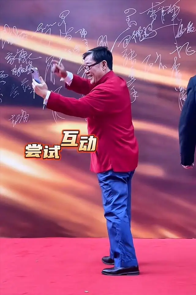 李立群出席華表獎(jiǎng)