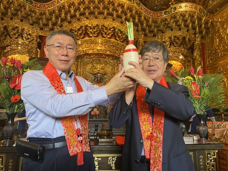 柯文哲參訪臺(tái)南市東區(qū)南圣宮