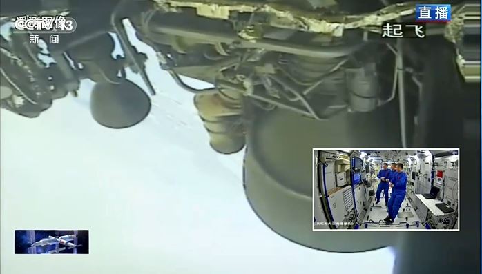 神舟十五號的太空人在太空站觀看神舟十六號的發(fā)射。