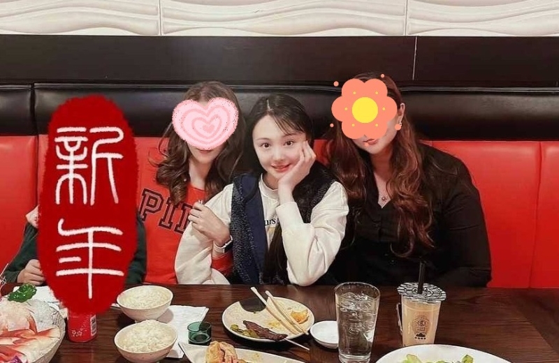 網(wǎng)友曬出疑似偶遇鄭爽的合照。