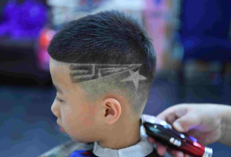 不要留鬢發(fā)，逢有鬢發(fā)&rdquo;是衰相，特別是男士。