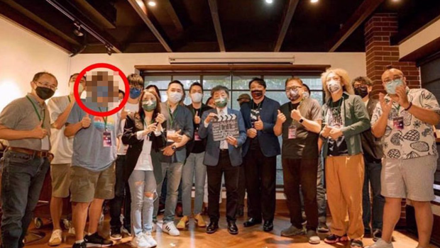 國(guó)民黨臺(tái)北市議員徐巧芯提供多張導(dǎo)演&ldquo;輝哥&rdquo;與民進(jìn)黨高層的合照。