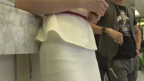 美女店員慘遭男子摸胸