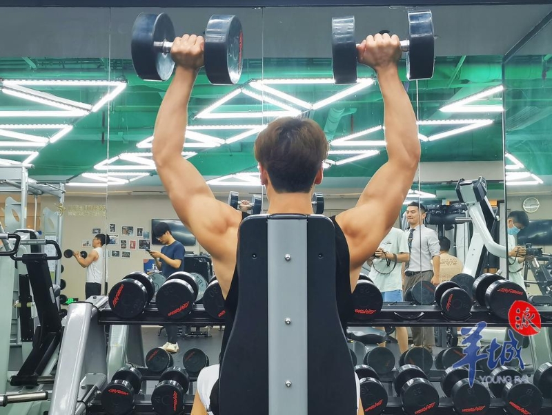 郭躍文正在做力量訓(xùn)練