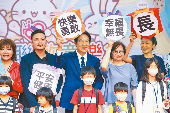 賴清德11日出席&ldquo;總統(tǒng)府&rdquo;兒童公益活動，未再對新北幼兒園喂藥事件發(fā)表意見
