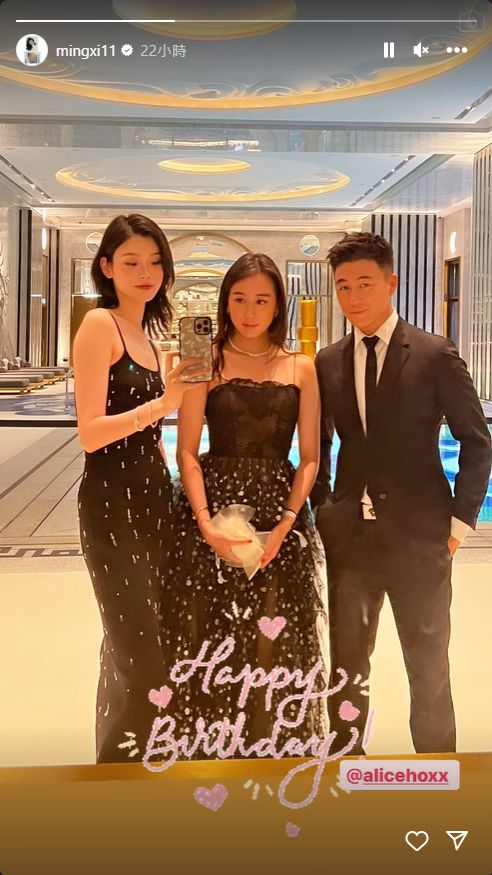 奚夢瑤貼出與哥哥何猷君的三人合照。