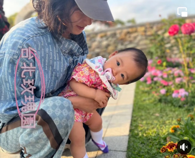 黃子佼與年輕20歲的太太孟耿如，去年誕下一女。