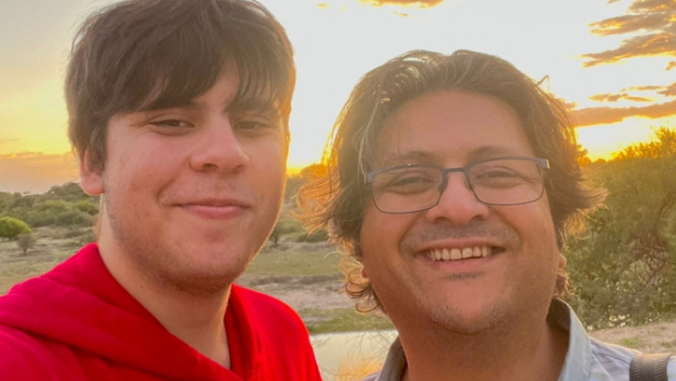 巴基斯坦富商達(dá)烏德與其子蘇爾曼（左）