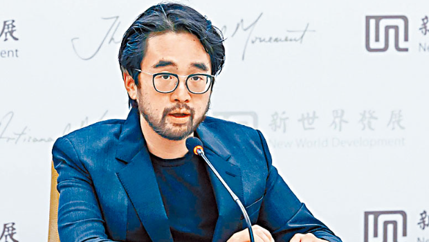 周大福鄭氏家族，向新創(chuàng)建提出全購，新世界藉此出售套現(xiàn)218億港元。