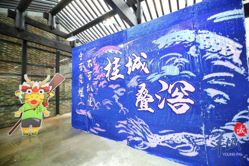 疊滘圩入口擺放著一句當(dāng)?shù)乜诳谙鄠鞯乃渍Z(yǔ)。受訪(fǎng)者供圖