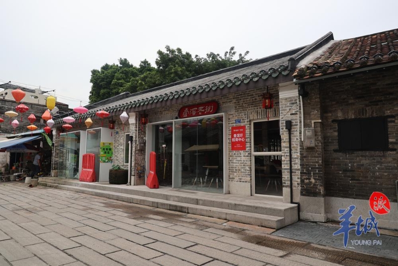 疊滘圩的街道兩側(cè)，部分老建筑已煥然一新。