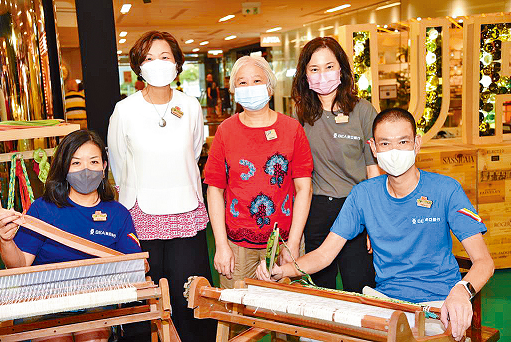 東亞銀行聯(lián)席行政總裁李民橋先生（右一）出席去年之“東亞環(huán)保再造之旅”，體驗(yàn)升級(jí)再造。