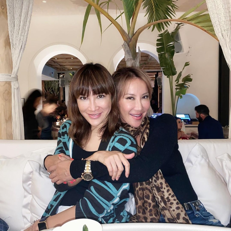 李玟二家姐李思林曾默認(rèn)妹妹李玟(右)婚變 李玟二家姐李思林曾默認(rèn)妹妹李玟(右)婚變