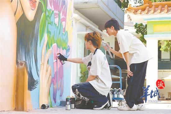 杰坤在倫教漁人碼頭涂鴉。