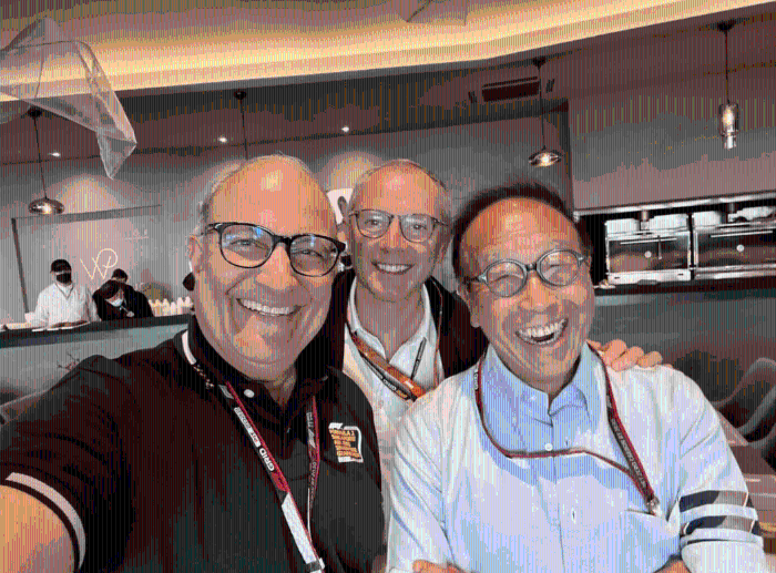 王明星（右）卷入易華仁（左）案件，遭新加坡貪污調(diào)查局逮捕。