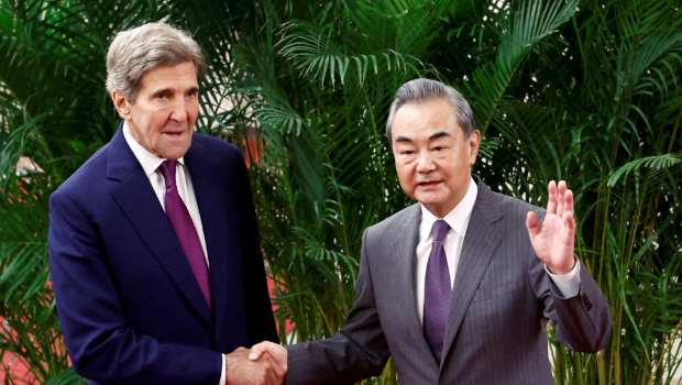 王毅在人民大會(huì)堂與克里會(huì)面。