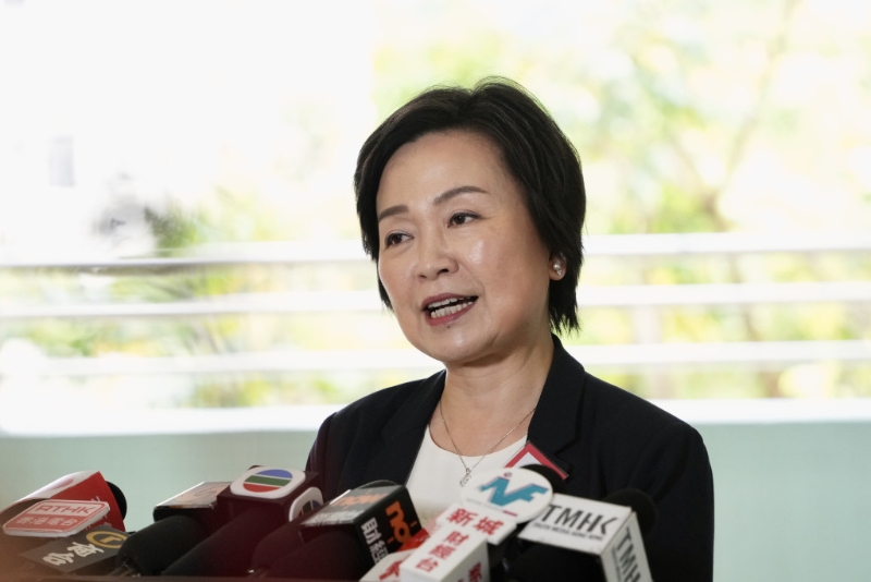 超級(jí)狀元人數(shù)跌？蔡若蓮：考生歷三年疫情，能獲此成績(jī)已付額外努力