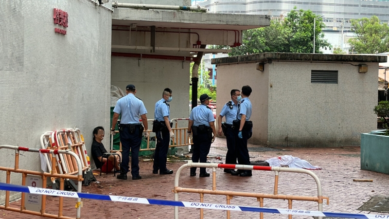 少年父親難掩悲痛 少年父親難掩悲痛