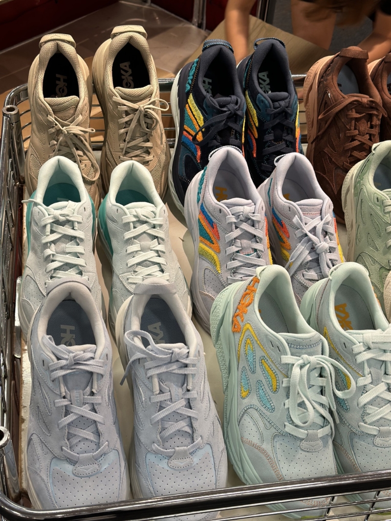 運(yùn)動(dòng)鞋