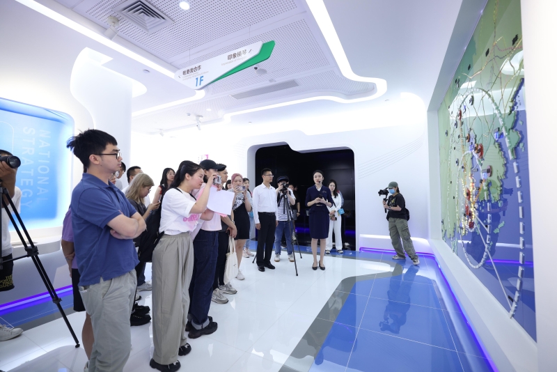 采風團參觀橫琴粵澳深度合作展示廳