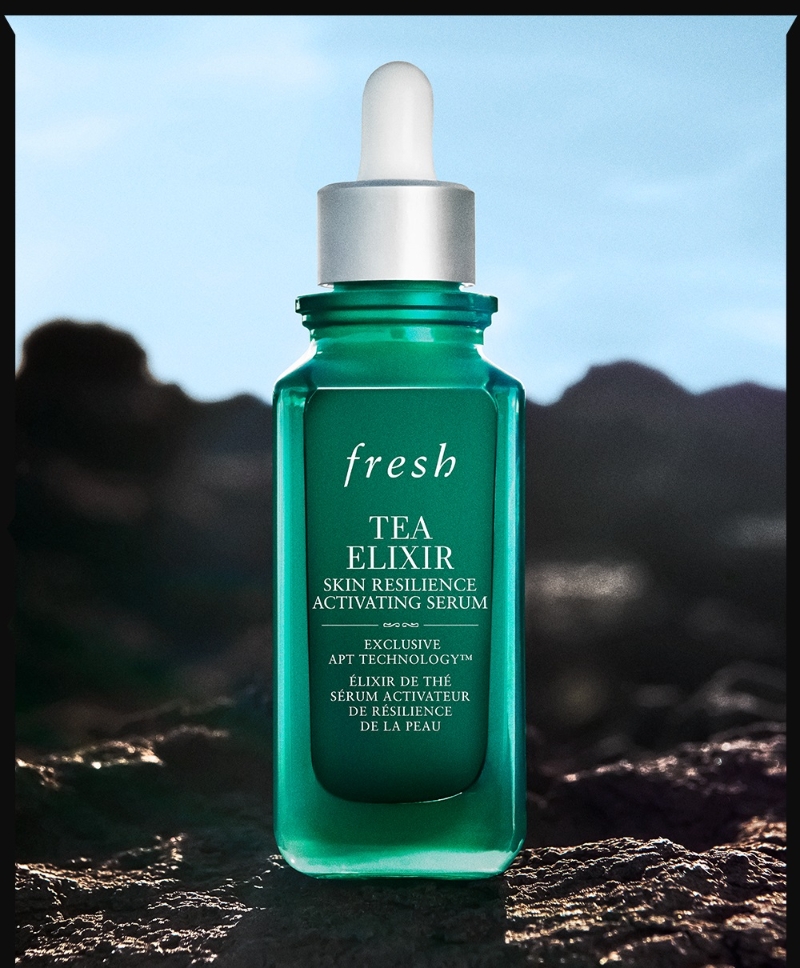 Fresh火山茶激活精華/$1，080/50ml、$780/30ml，擷取源自毛里裘斯火山茶的活性成分，有助啟動肌膚自身基因調(diào)節(jié)機(jī)制，鞏固適應(yīng)及防御力，維持穩(wěn)定狀態(tài)。