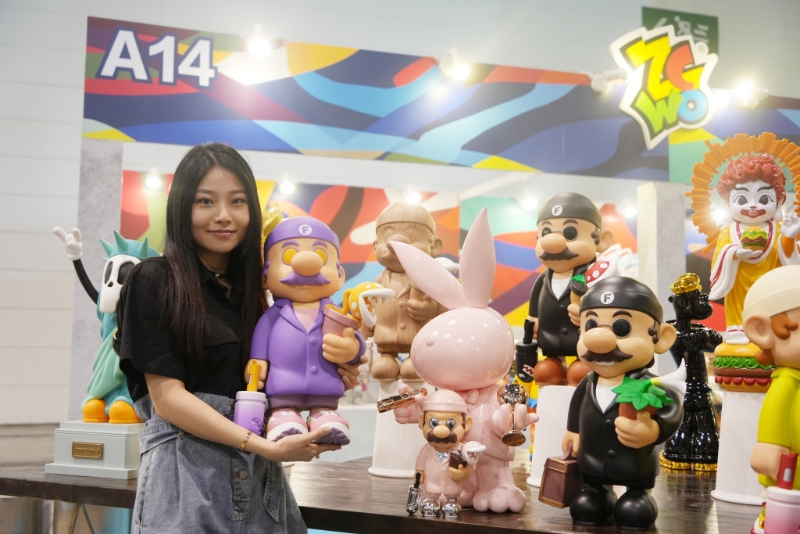 限量”玩具回來“收藏明信片及門票則售150元。吳艷玲攝