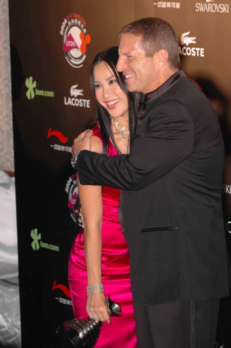 李玟與Bruce在一個(gè)時(shí)尚派對(duì)上認(rèn)識(shí)，兩人拍拖8年，一直戀得火熱。