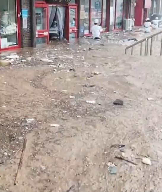 北京暴雨，多區(qū)出現(xiàn)嚴重水浸。