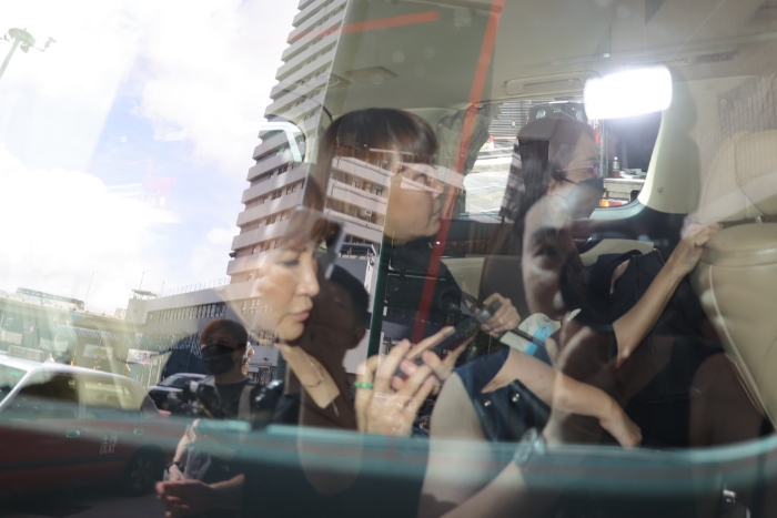 李玟二姐李思林約于2時(shí)45分乘坐私家車前來。