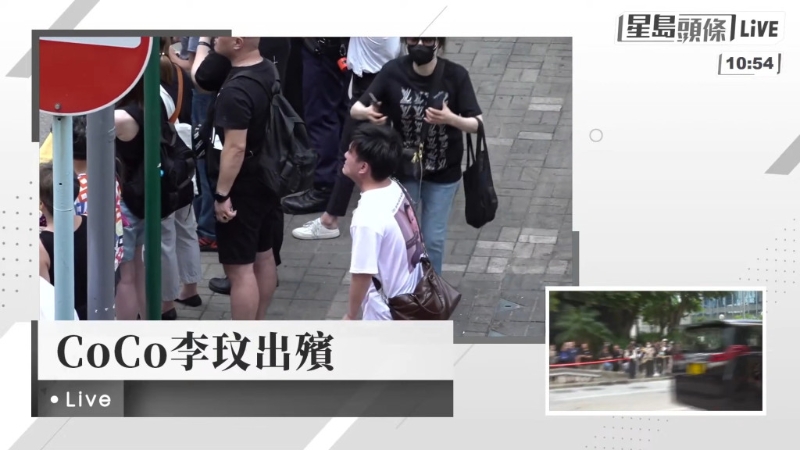 相中白衣少年表現(xiàn)最為激動 相中白衣少年表現(xiàn)最為激動