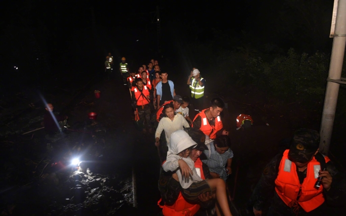 K396列車受困門頭溝兩日兩夜，328名乘客摸黑行落山