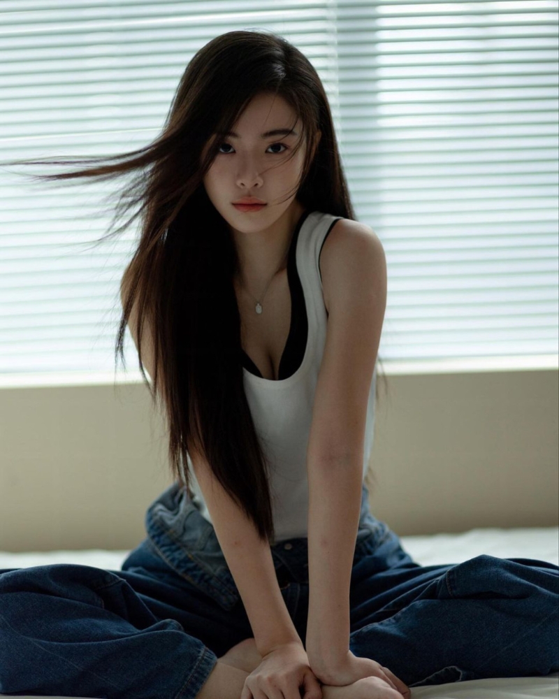 陳怡名IG有不少性感照片。