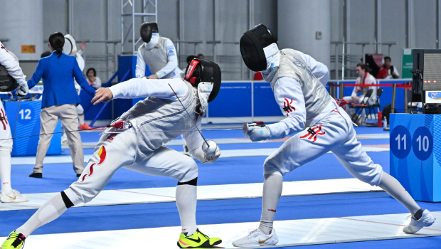 張家朗(右)。