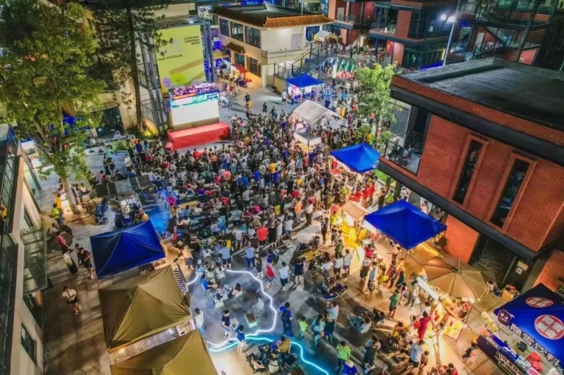 鎮(zhèn)西甲啤酒廣場供圖