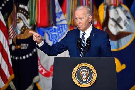 拜登要求國(guó)會(huì)批準(zhǔn)包含對(duì)烏克蘭援助的新開支法案。 美聯(lián)社