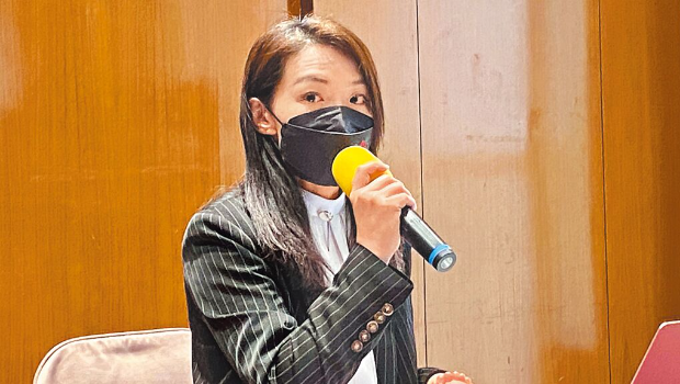 新竹市長高虹安14日大動作舉行記者會回擊北檢，炮轟檢察官根本先射箭再畫靶，草率又強行的起訴，全案徹頭徹尾是典型的政治偵辦。