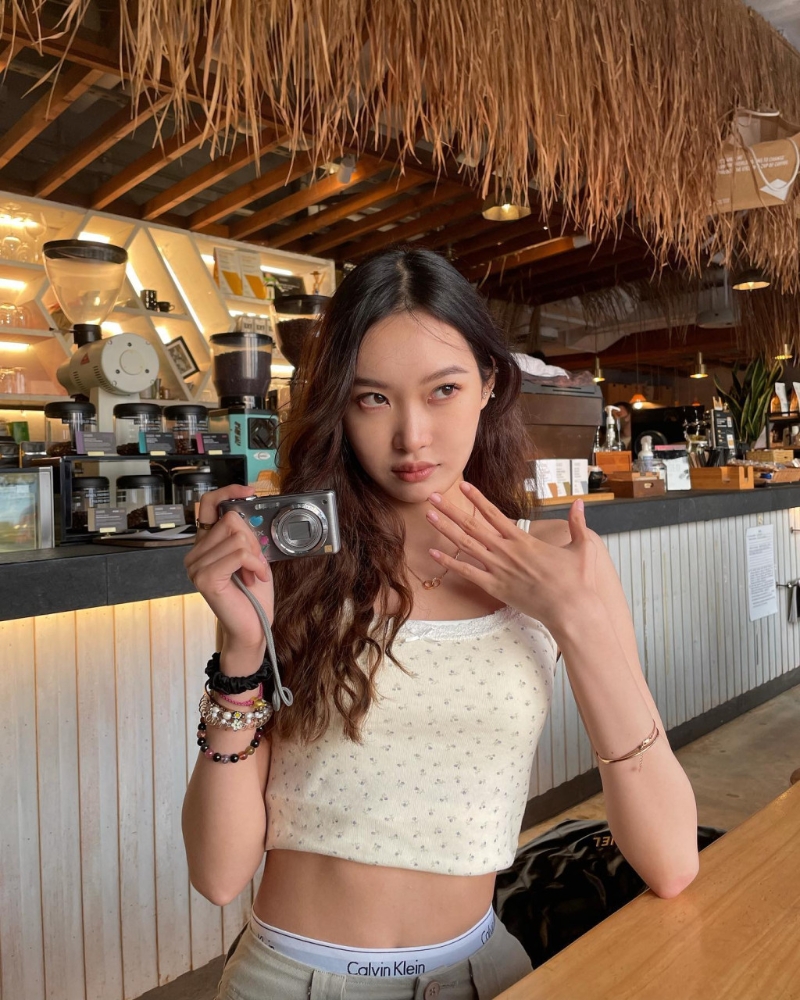 8號姜依寧喜愛到處吃美食和打卡。