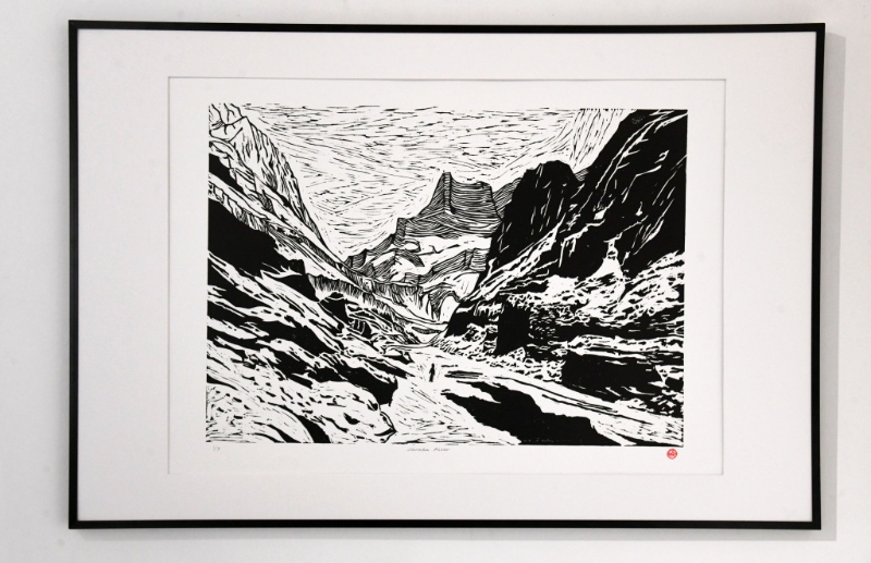 Grace及Philip創(chuàng)作的三幅大型版畫(huà)之中，首幅作品就是從阿揚(yáng)的這幅照片作為藍(lán)本。