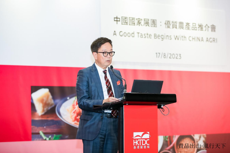 香港貴州聯(lián)誼會會長陳宇齡先生在會上致歡迎辭。